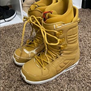 Burton The White Collection men’s snowboard boots